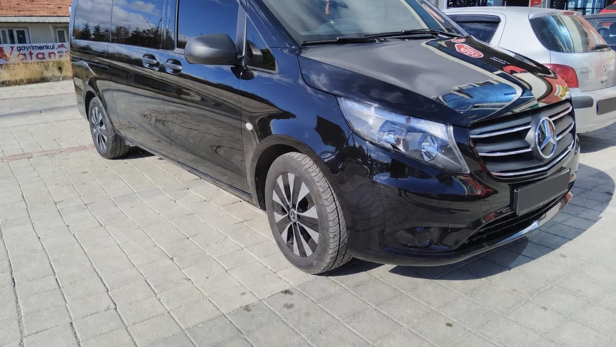 Mercedes-Benz Vito VIP gündüz ön çapraz görünüm