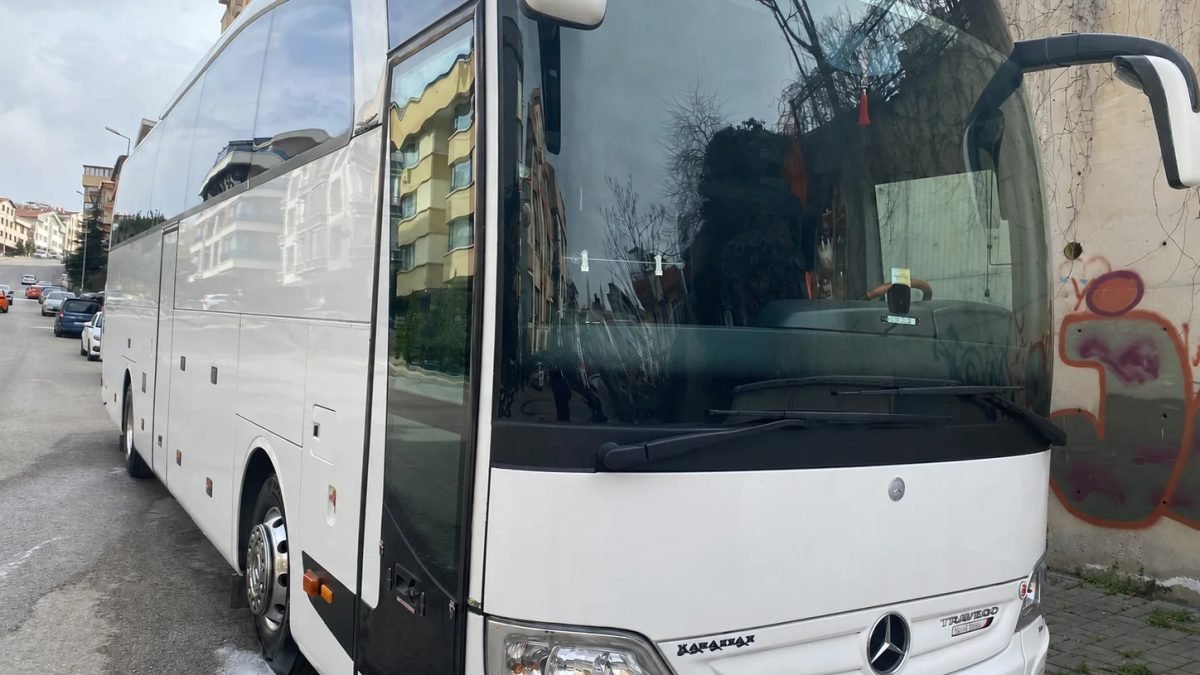 Mercedes-Benz Travego otobüs ön yakın görünüm