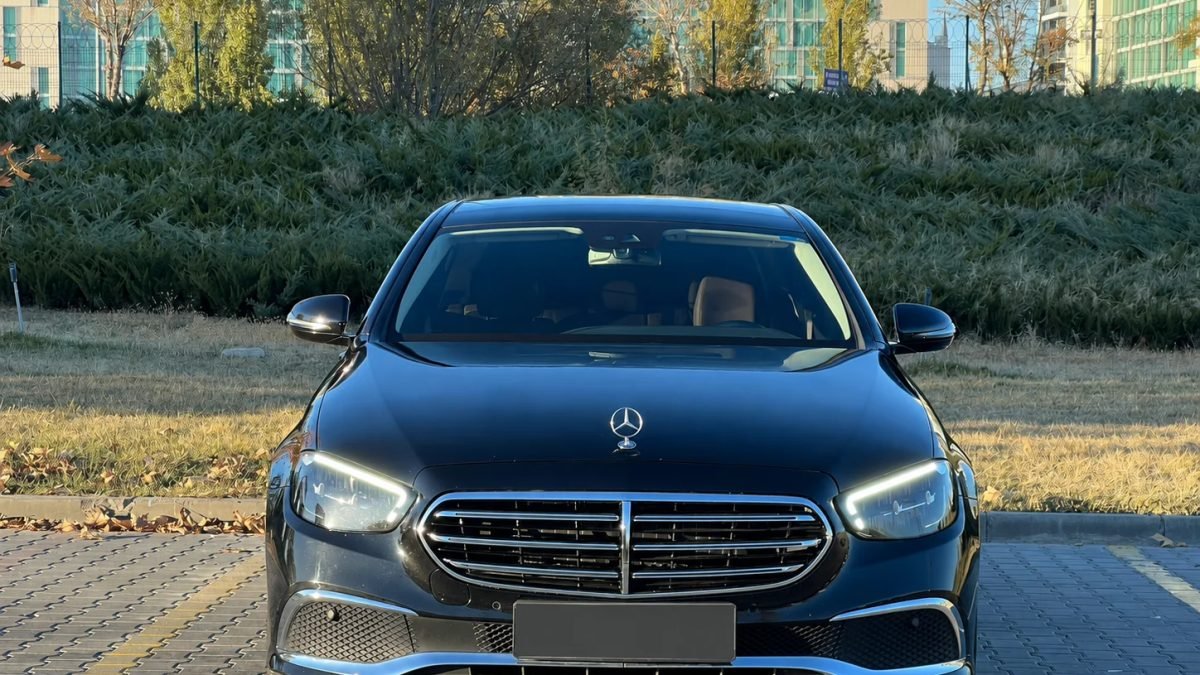 Mercedes-Benz E-Serisi önden görünüm