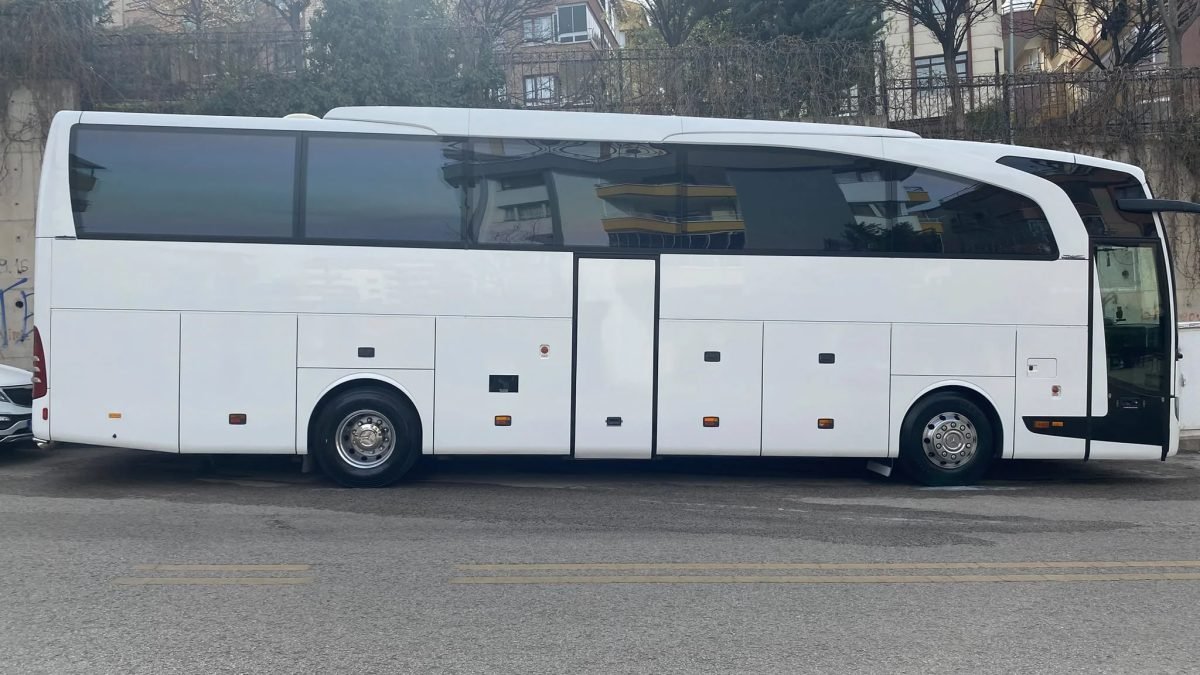 Mercedes-Benz Travego otobüs tam yan görünüm