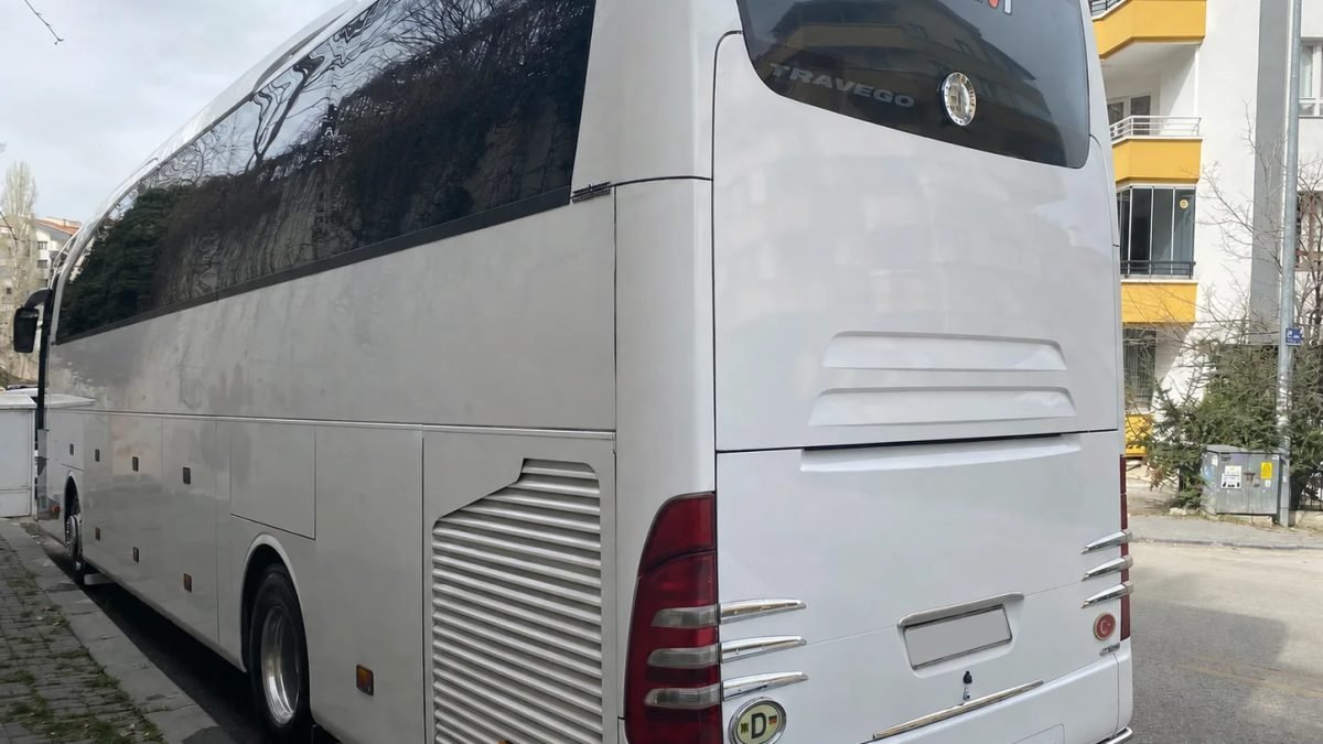 Mercedes-Benz Travego otobüs arka çapraz görünüm
