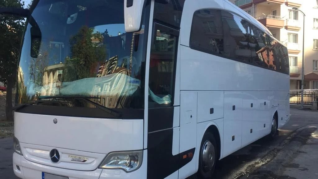 Mercedes-Benz Travego otobüs sol ön görünüm