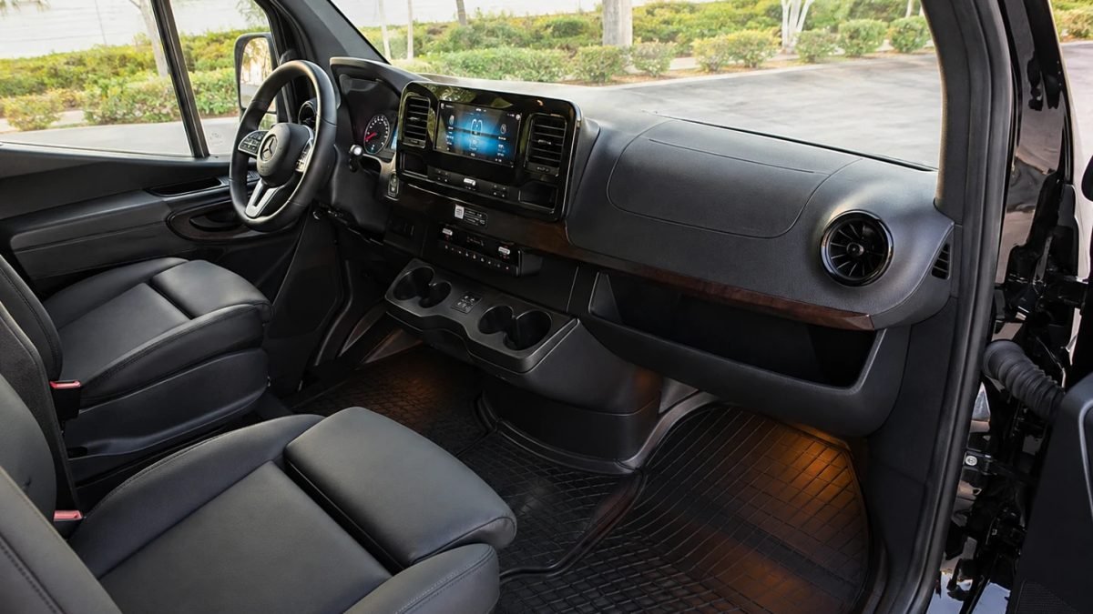 Mercedes-Benz Sprinter VIP sürücü kokpiti