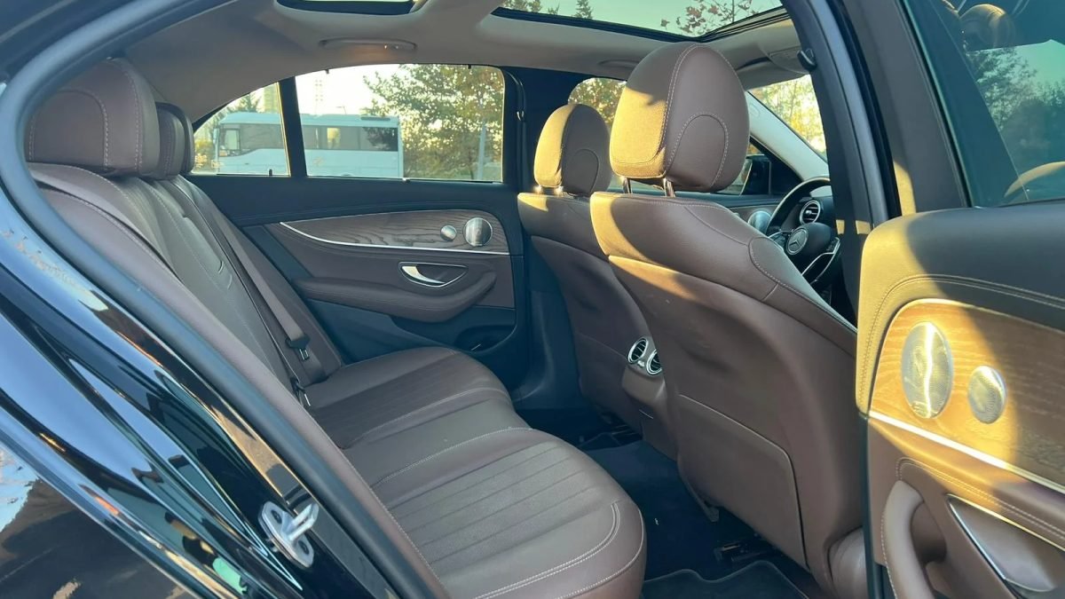 Mercedes-Benz E-Serisi deri arka yolcu kabini