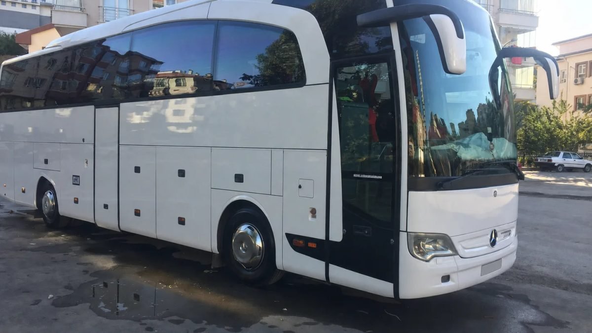 Mercedes-Benz Travego otobüs ön çapraz görünüm